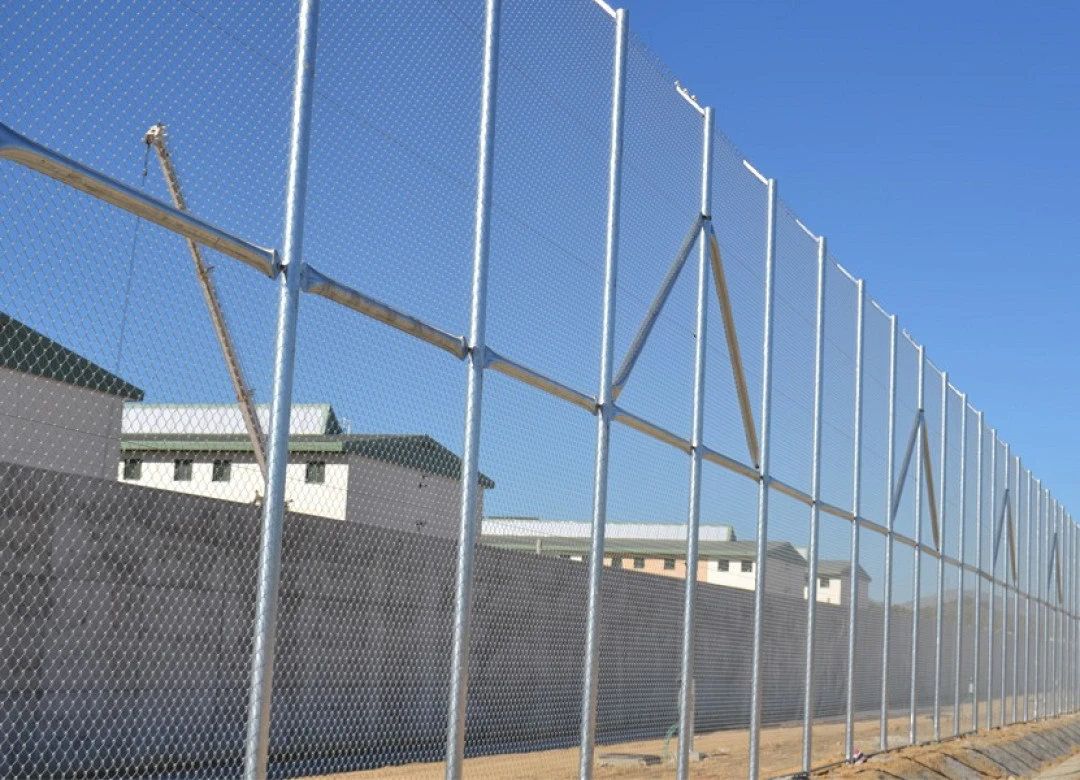 Malla simple torsión en centro penitenciario