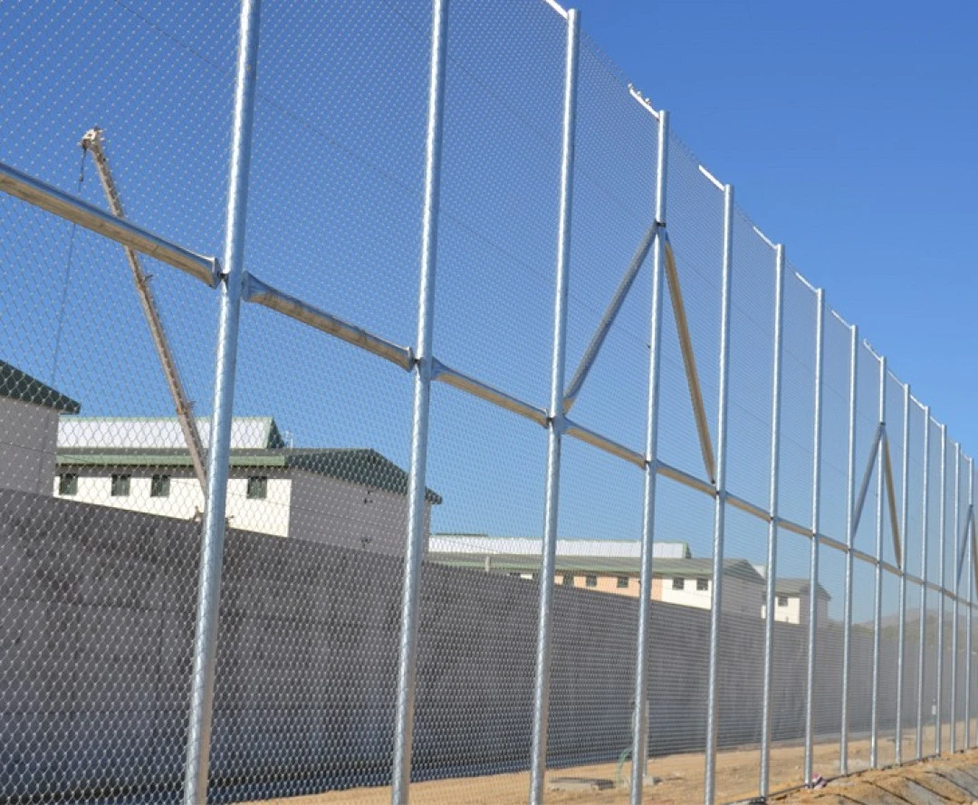 Malla simple torsión en centro penitenciario